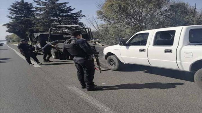 Arrestan a 6 hombres con 10 autos robados en varios municipios