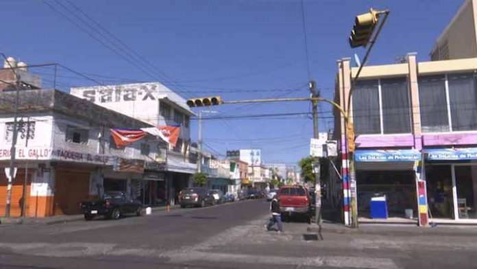 Semáforos solo adornan la calle Virrey de Mendoza, pues llevan años sin funcionar