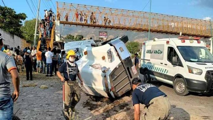 Llegan a Guatemala los primeros cuerpos de los migrantes accidentados en México