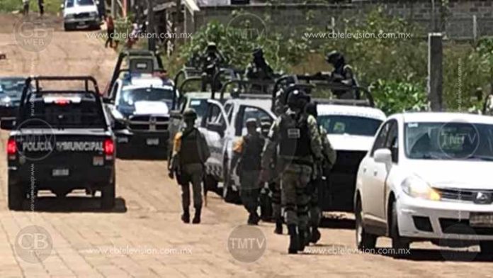 Matan a dos hombres, envuelven en plásticos y abandonan en Tangamandapio