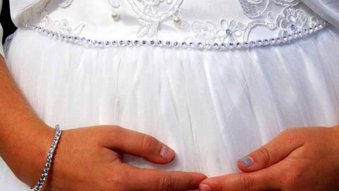 ¡Indignante! encarcelan a niña de 14 años por huir de matrimonio forzado
