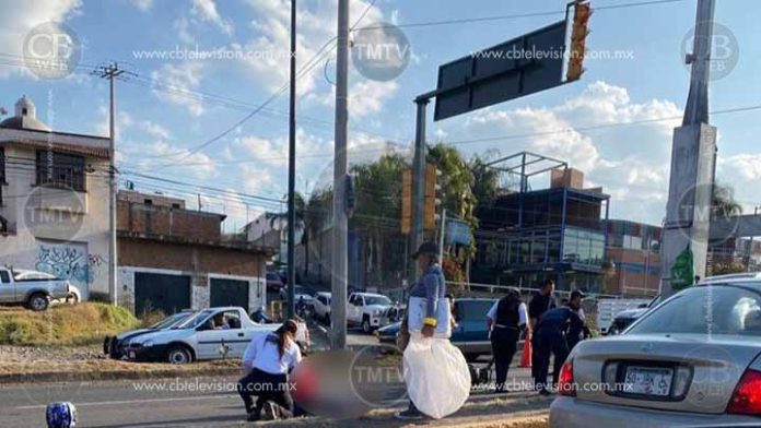 Patrulla embiste motociclista en la salida a Charo