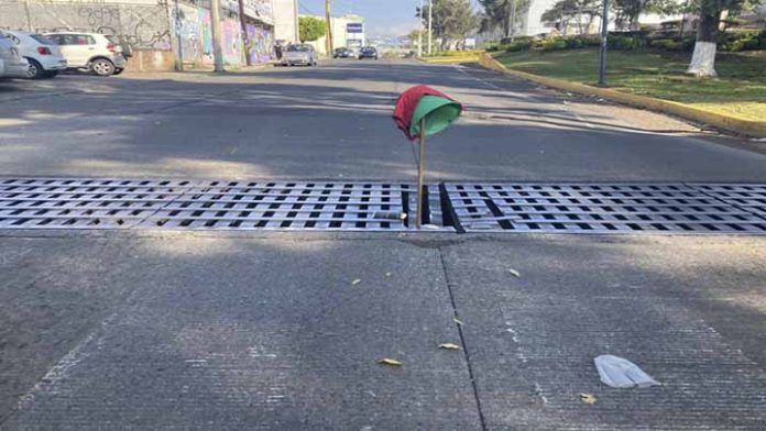 Cada vez más coladeras mortales en Morelia; aparece otra en el Boulevard