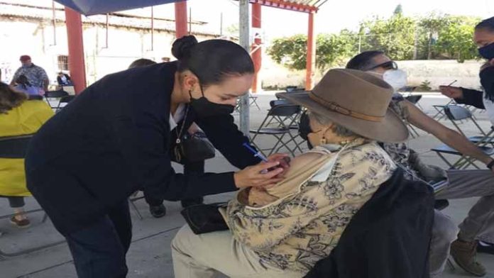 Miércoles y jueves vacunación para refuerzo de adultos mayores en Morelia