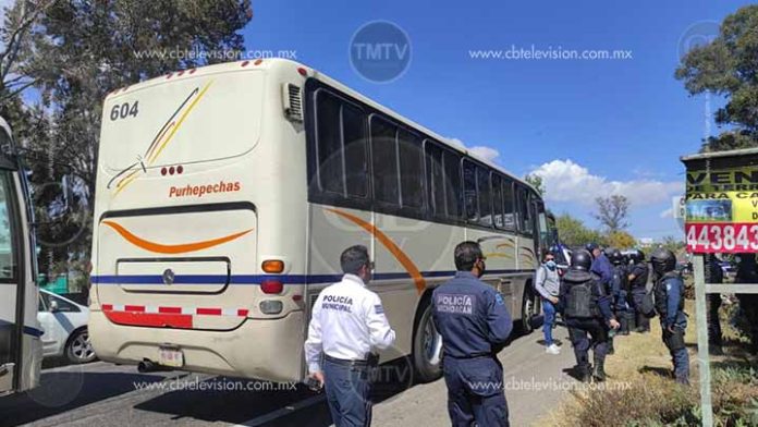 Granaderos le ponen un alto a los Normalistas y recuperan autobús secuestrado
