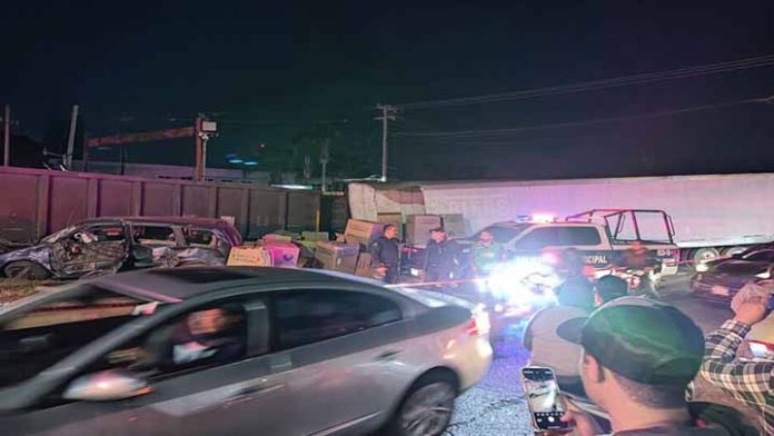 Tren embiste tráiler de carga y la rapiña no se hace esperar