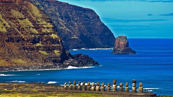 Tras erupción volcánica en Tonga, Chile pide evacuar playas de la Isla de Pascua