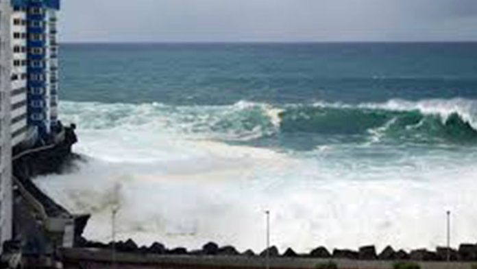 Alerta de Tsunami para Estados Unidos tras Erupción en Tonga, en México aumenta nivel del mar