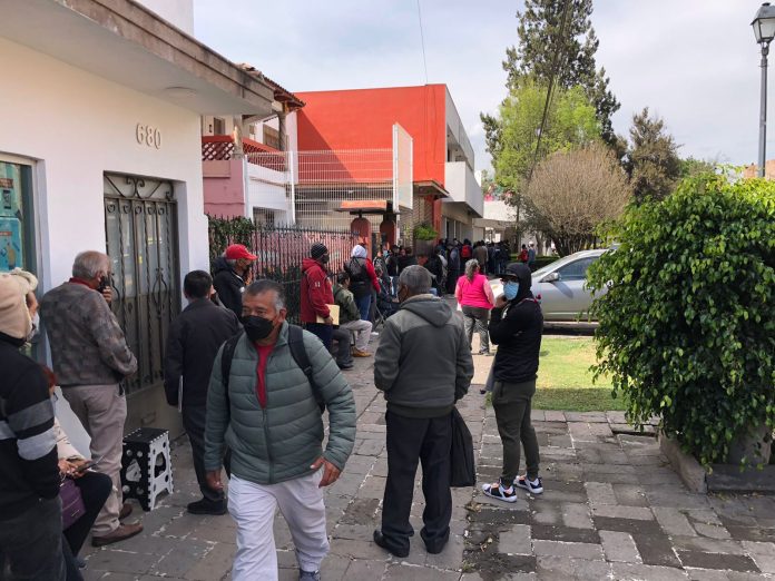 ¡Por si fuera poco! Ciudadanos denuncian corrupción en el reemplacamiento de vehículos.