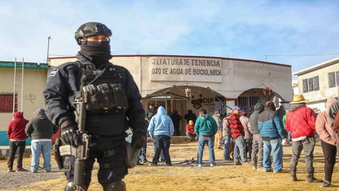 Militares rescatan a 5 personas secuestradas en Zinapécuaro