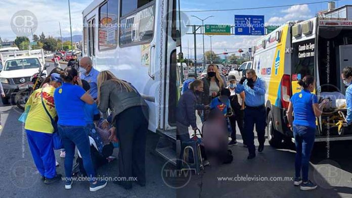 Camión atropella a una mujer a unos pasos del IMSS de Morelia