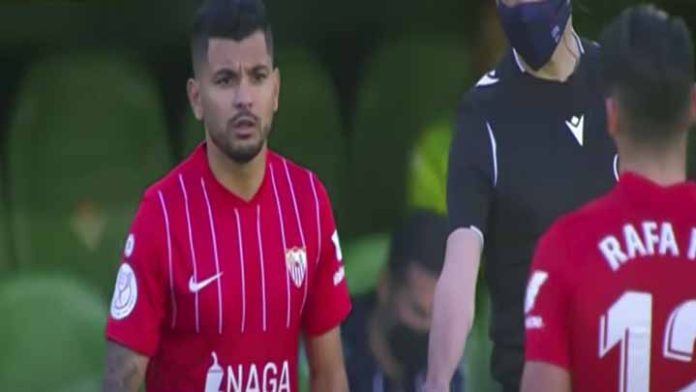 Tecatito corona Debuta con Sevilla ante el Betis de Guardado