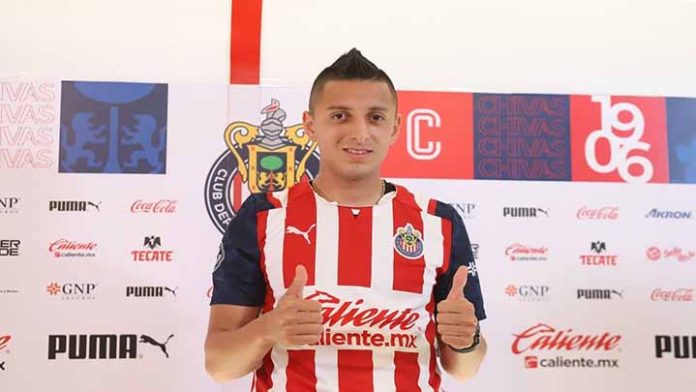 El debut tendrá que esperar, Piojo Alvarado da positivo a Covid-19