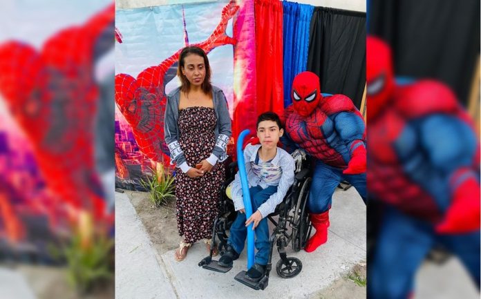 VIDEO: Le organizan fiesta a joven con discapacidad pero nadie llega