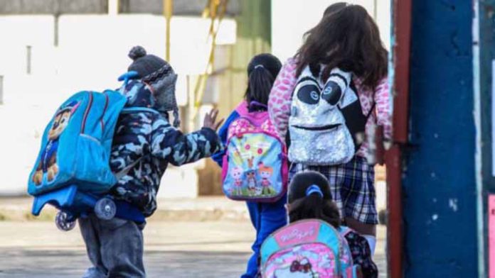A pesar de una posible cuarta ola de Covid-19, en Michoacán continuarán las clases presenciales
