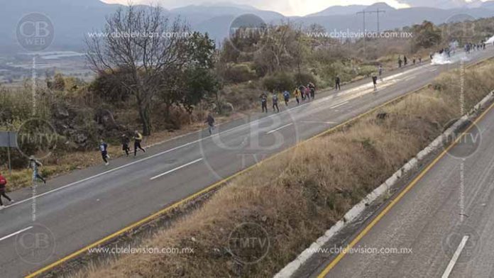 Se dan un “Topón”, normalistas y granaderos