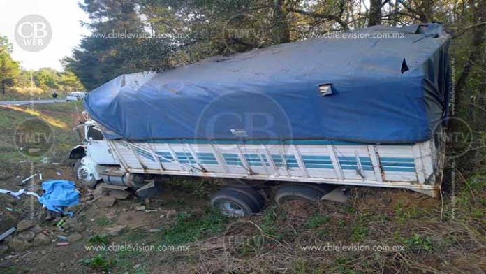Muere operador de torton en la Carapan-Uruapan