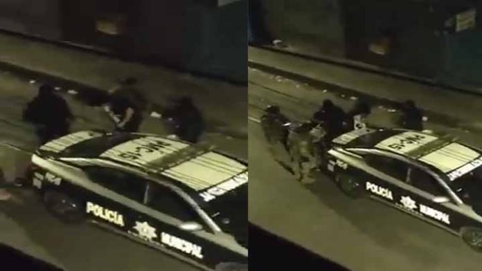 Captan a marinos y policías golpeando a jóvenes