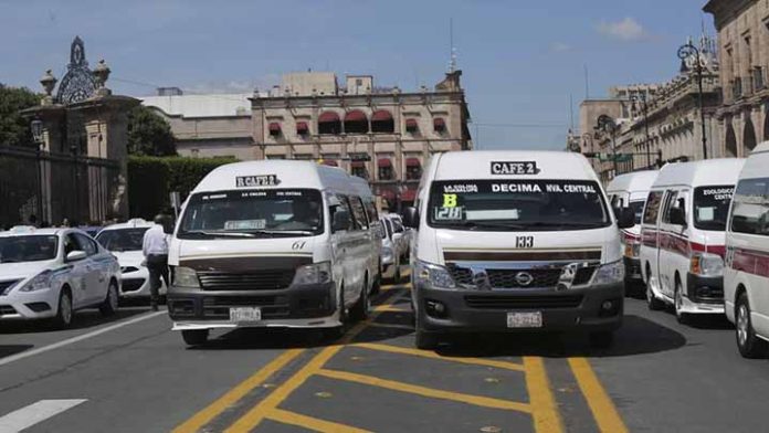 Morelianos denuncian amenazas físicas por parte de los conductores del transporte público