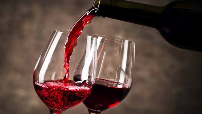 Estudio arroja que tomar vino ayuda a proteger contra Covid-19
