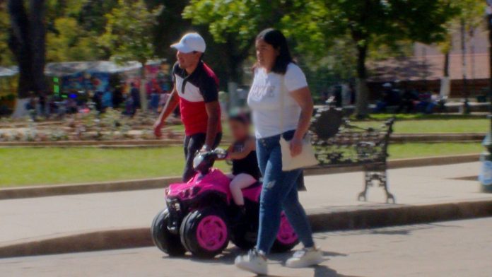 Niños morelianos con mucha ilusión tras la llegada de los Reyes Magos