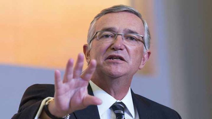 Bloquean por acoso cuenta de Twitter de Ricardo Salinas Pliego