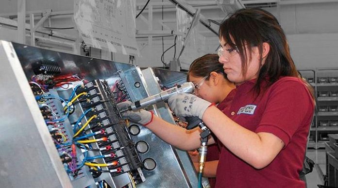 Mexicanas ganan 25.3% menos que los hombres