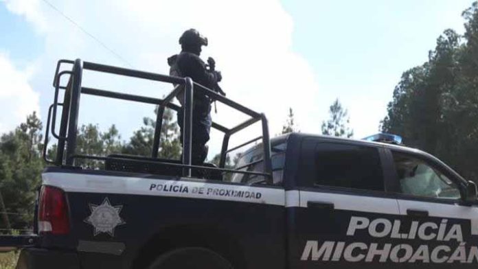 Lo balean y abandonan en la cajuela de una camioneta