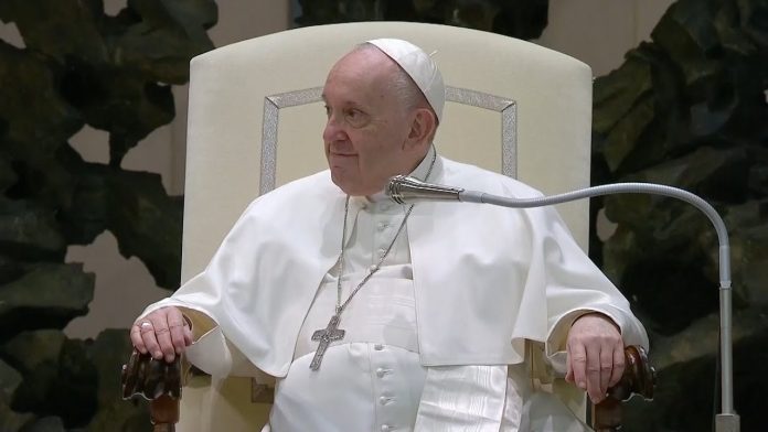 “Humanidad se ve amenazada por perverso abuso de poder”, advierte el Papa Francisco
