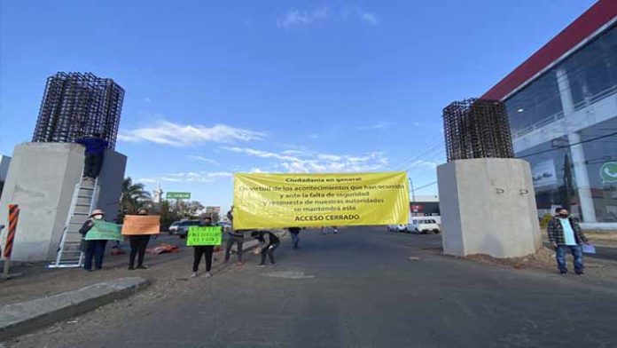 Desastre total la coordinación en Distribuidor de Mil Cumbres; los ciudadanos sufren las consecuencias