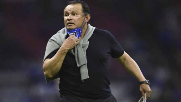 Juan Reynoso renunció a Cruz Azul; pero no aceptan tu renuncia