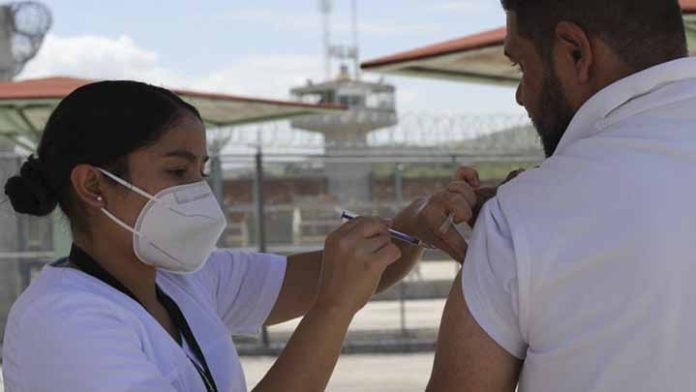 Suman 33 internos con COVID en Centros Penitenciarios de Michoacán