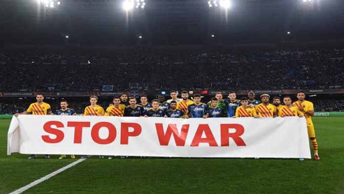 Barcelona y Napoli piden alto a la guerra en partido de Europa League