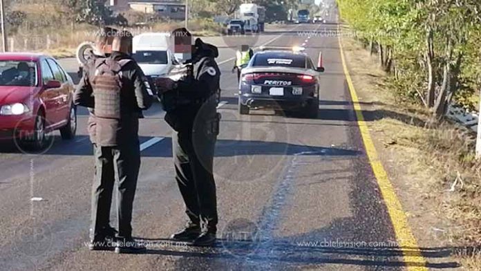 Volcadura deja tres muertos en la carretera costera michoacana