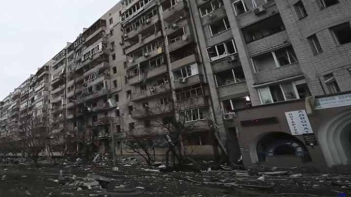 Rusia se acerca a Kiev; hay enfrentamientos a las afueras de la ciudad