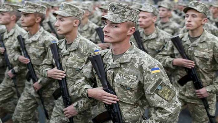 “Ustedes son todo lo que tenemos”; Zelenski ánima a ejercito ucraniano