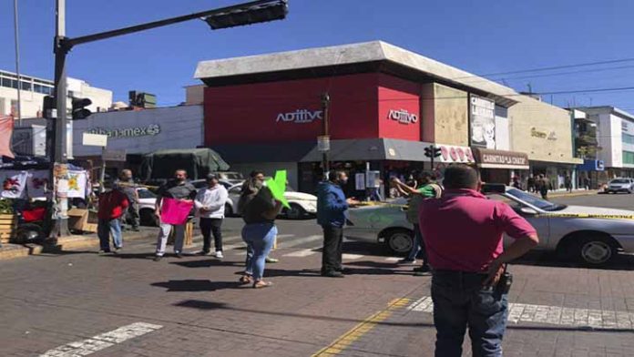 Continúan manifestaciones: locatarios del mercado independencia piden que los comerciantes del exterior desalojen la zona