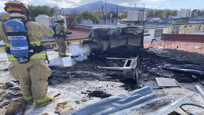 Se quema azotea de vivienda en Villas del Pedregal