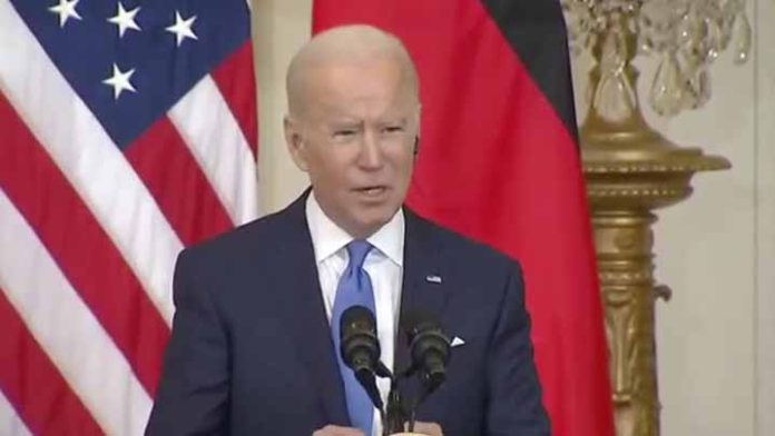 Biden llama a estadounidenses a abandonar Ucrania