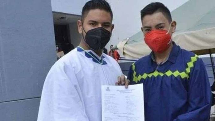 Primera pareja gay rarámuri se casa en Chihuahua