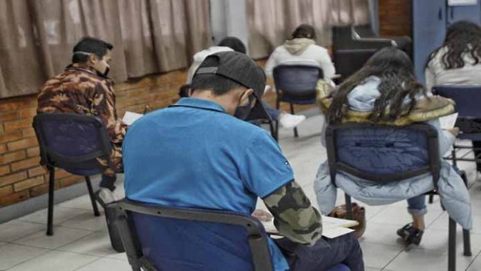 SEE sancionará preparatorias y universidad que no retomen clases presenciales