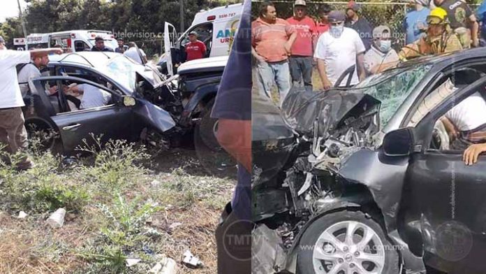 Choque de dos camionetas deja seis personas heridas en Uruapan