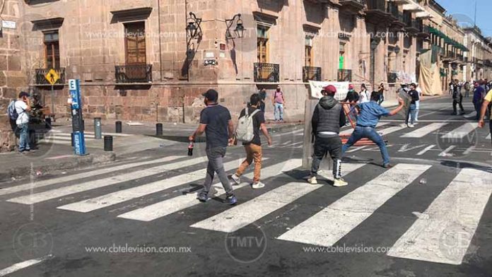 “Topón entre profes y polis”, varios detenidos entre ellos un líder sindical