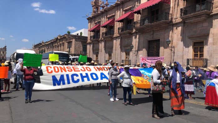 Caravana del Consejo Supremo Indígena de Michoacán marchó en Morelia