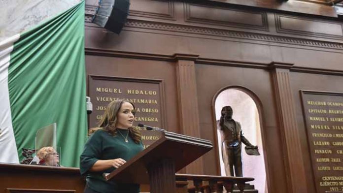 Todo homicidio doloso contra una mujer debe considerarse feminicidio: Andrea Villanueva