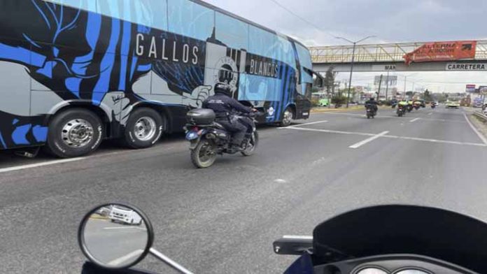 Policías blindan hotel donde pernoctará Gallos Blancos del Querétaro y Atlético de San Luis