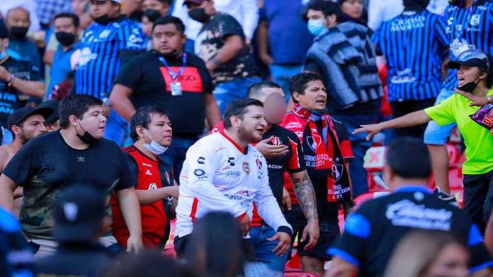 Aficionados de Atlas exigen desafiliación del club Querétaro de la Liga Mx