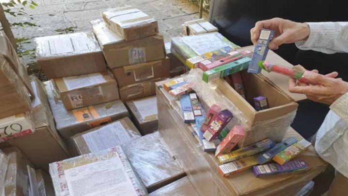 Autoridades resguardan mil piezas de cigarrillos electrónicos