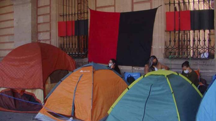 Tras 15 días, continúa la huelga de trabajadores del Supremo Tribunal de Justicia; exigen aumento salarial