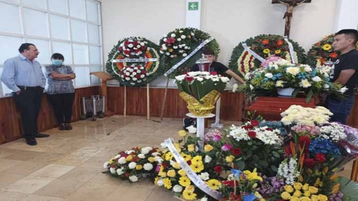 Sicario amenaza a reportero de Milenio que cubría velorio de Armando Linares en Zitácuaro